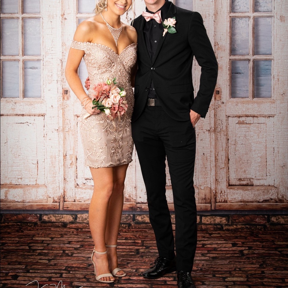 Ellie Wilde Homecoming Dress Size 2 Rose quartz